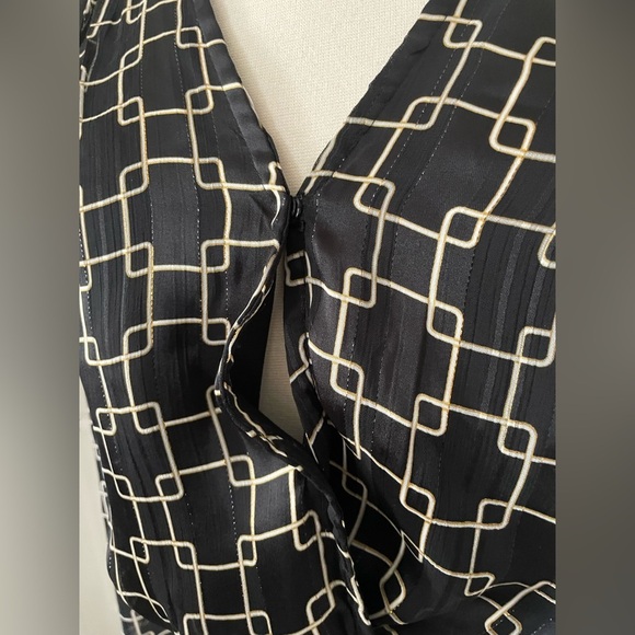 HAVER LONDON Black/Gold Geo Chains VNeck Elastic Cuffs Ruched Waist Blouse - Picture 4 of 7